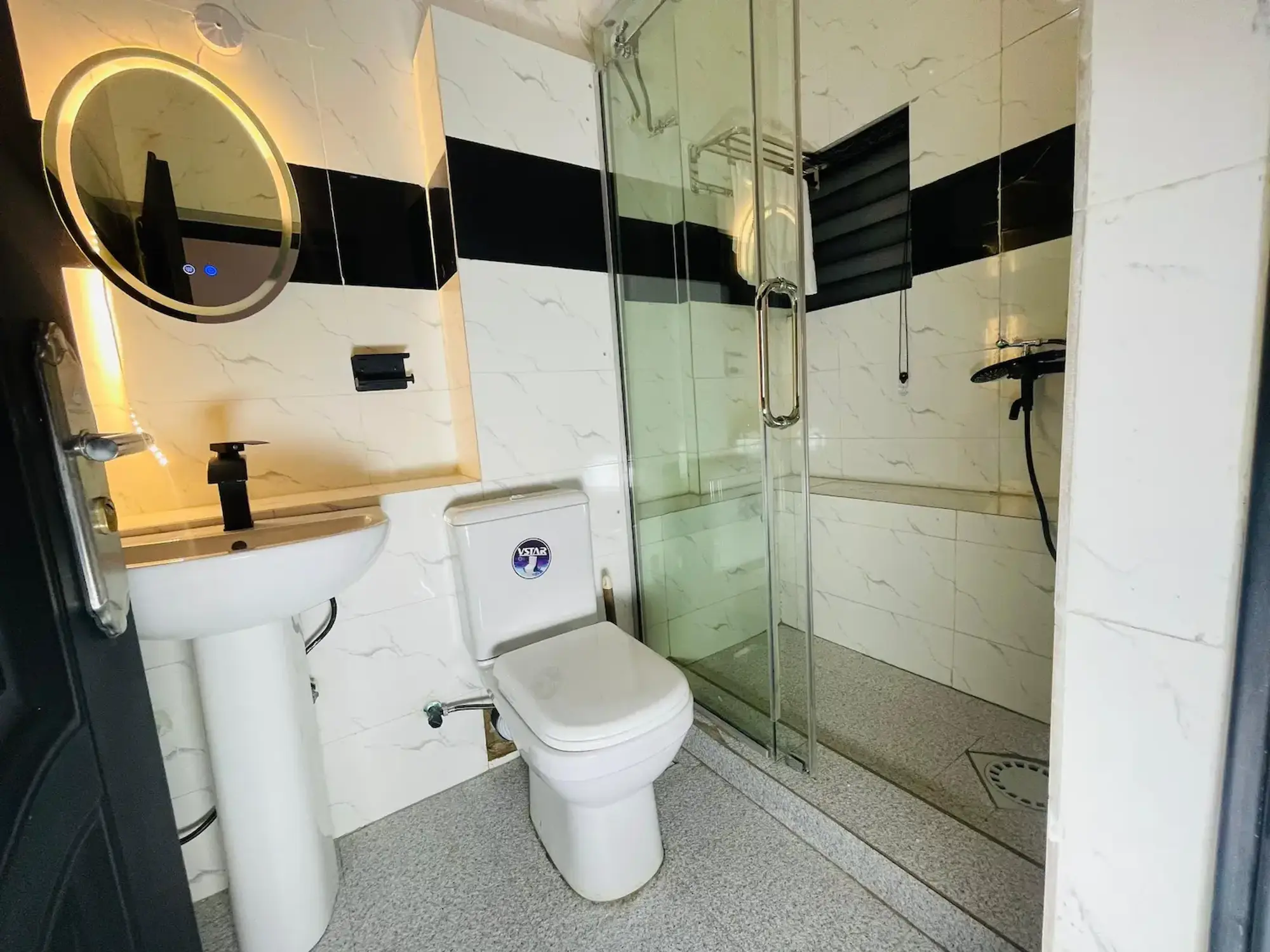 Ambassadorial Room deluxe bathroom at Linksview Hotel & Suites