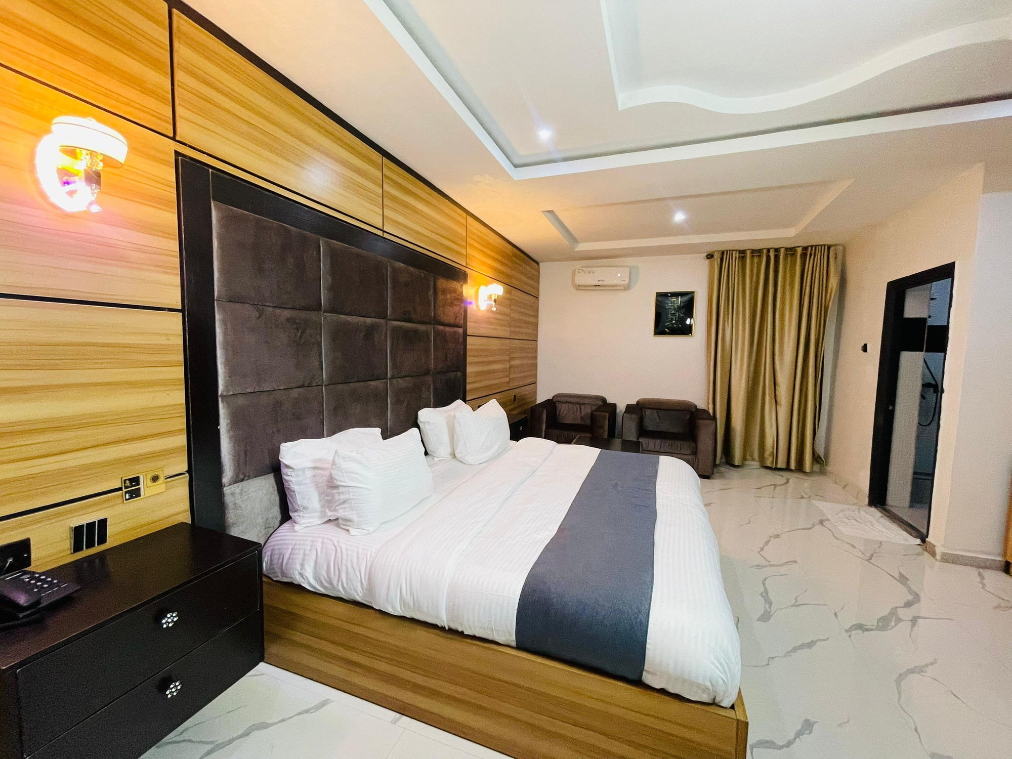 Diplomatic Room bedroom with premium bedding at Linksview Hotel & Suites